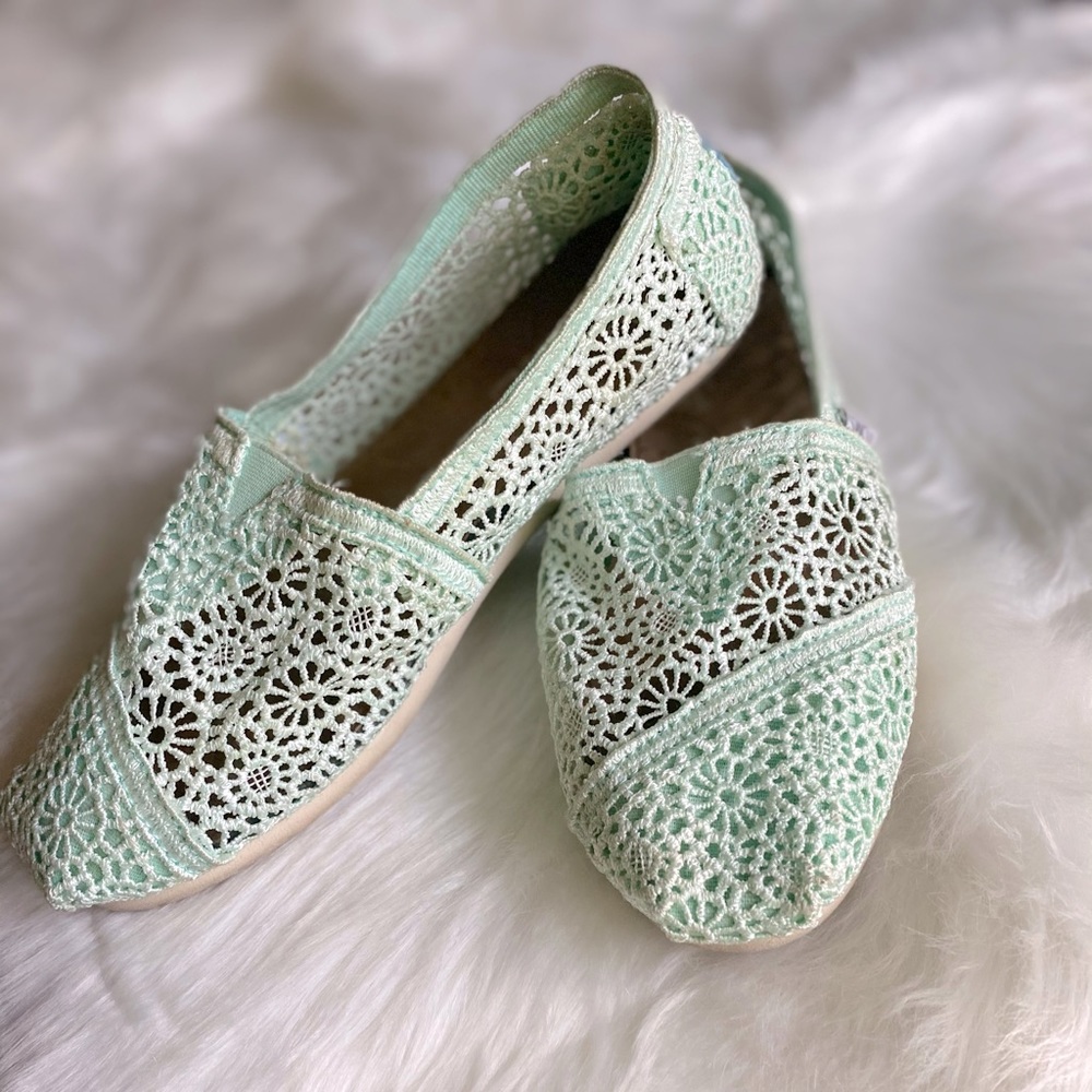 Womens Crochet Toms slip on shoe
